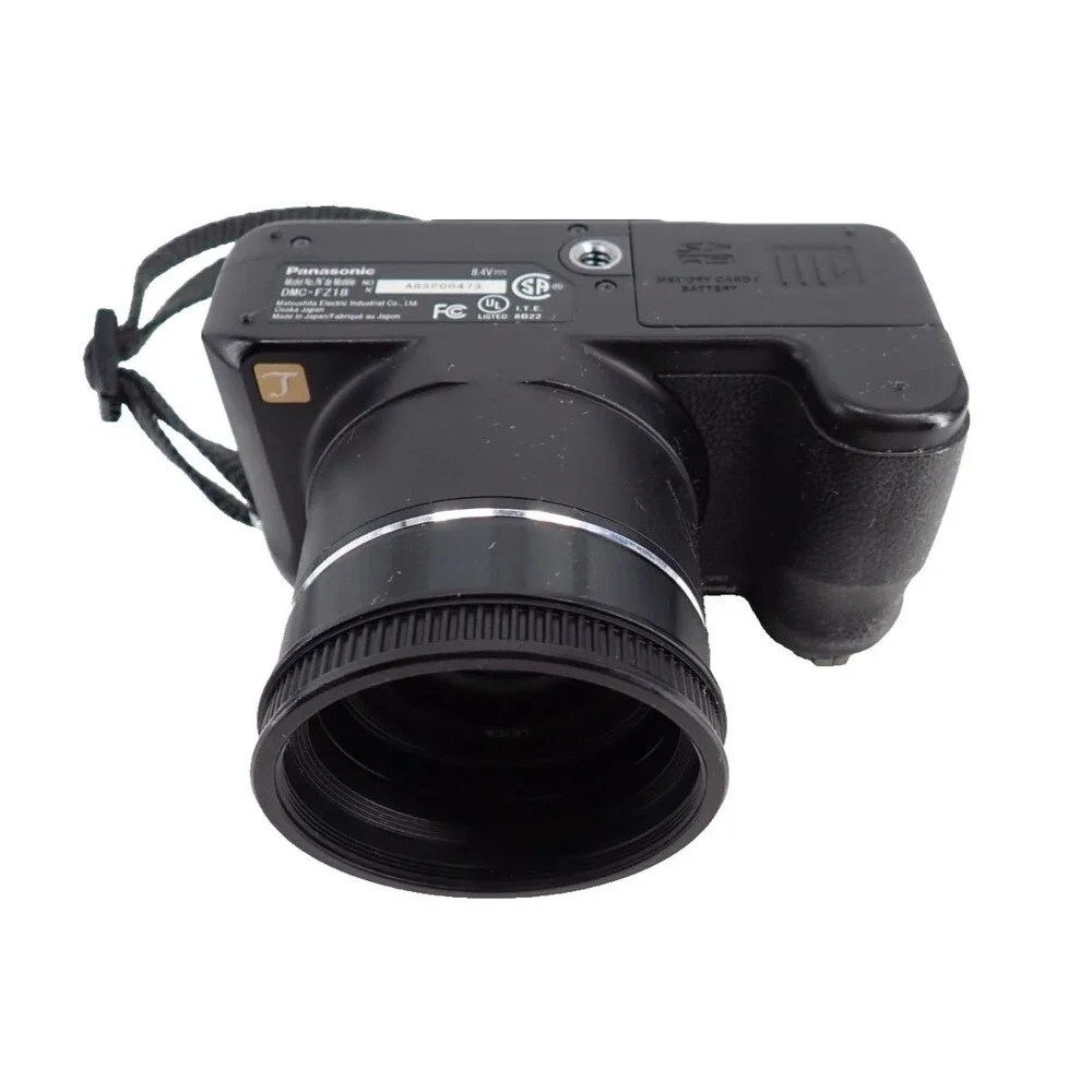 Panasonic LUMIX DMC-FZ18 8.1MP Digital Camera + Batteries Charger Hood Case Kit